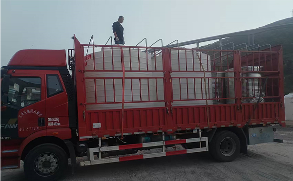 宁县立式运输桶安排发货现场